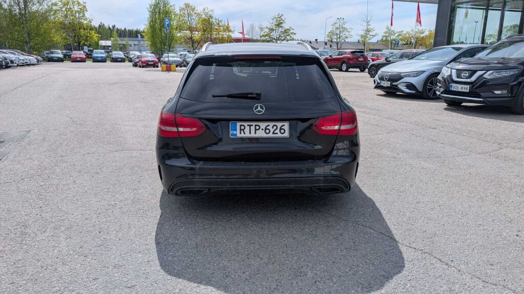 Mercedes-Benz C 2015 Musta
