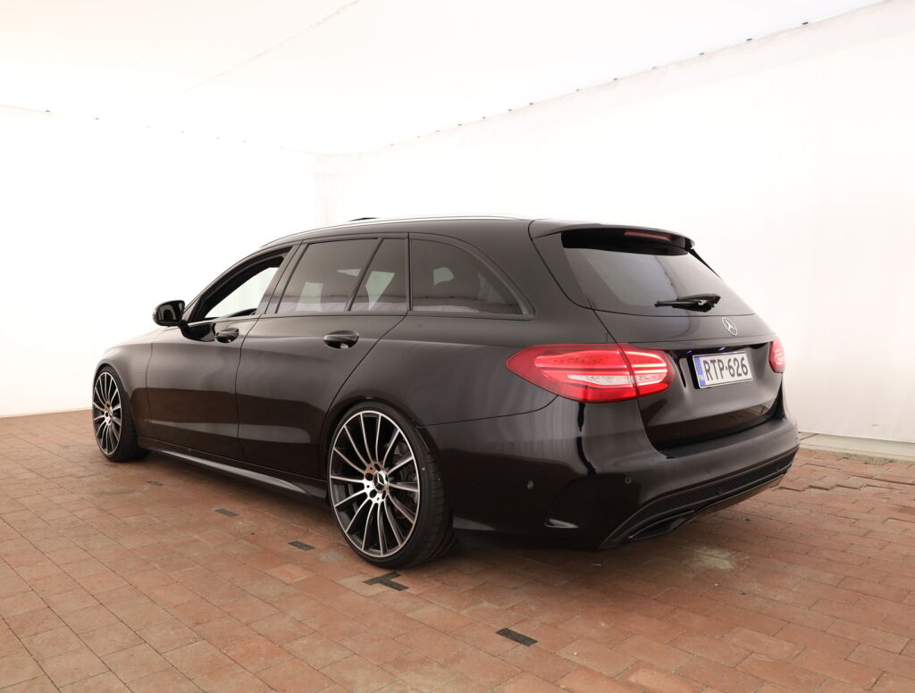 Mercedes-Benz C 2015 Musta