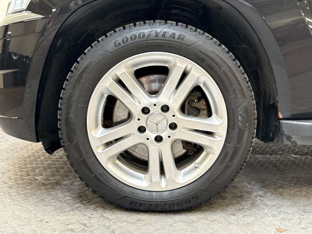 Mercedes-Benz GLK 2010 Musta