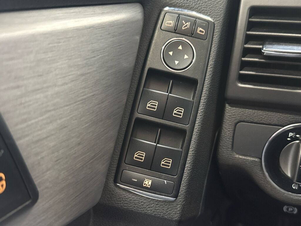 Mercedes-Benz GLK 2010 Musta