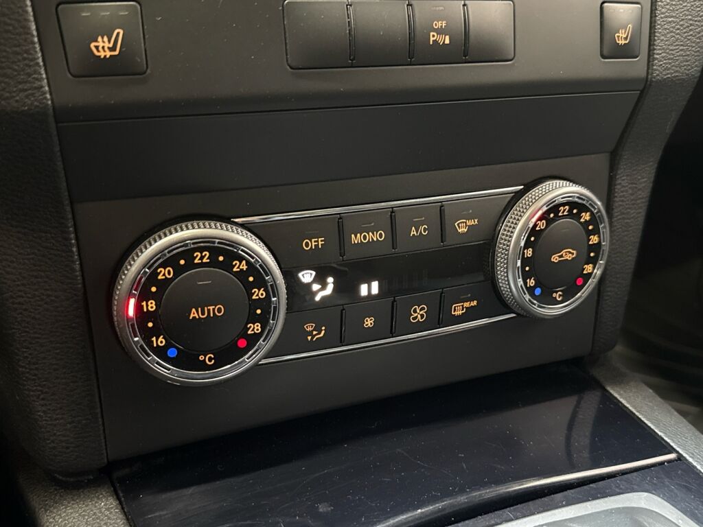 Mercedes-Benz GLK 2010 Musta