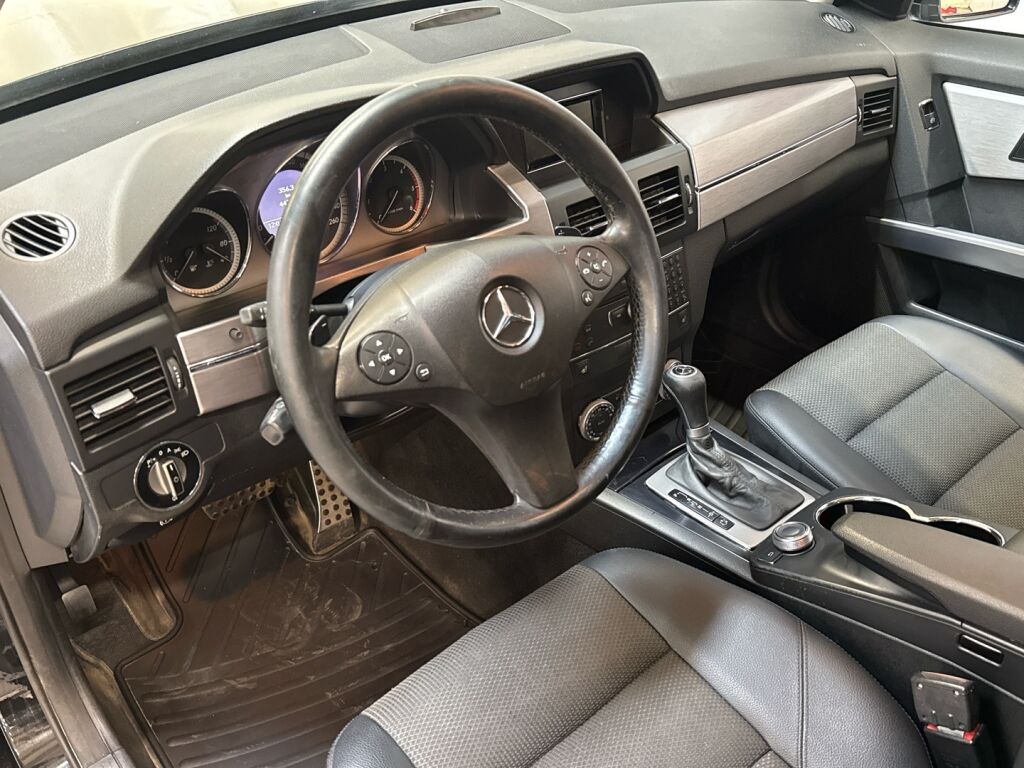 Mercedes-Benz GLK 2010 Musta