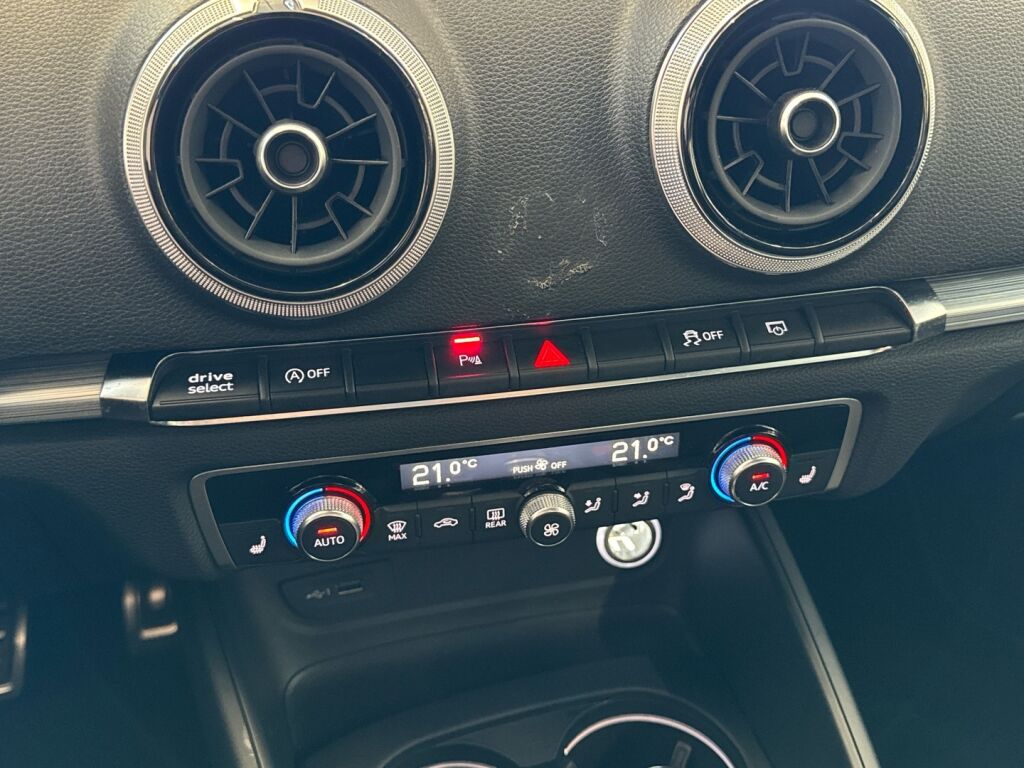 Audi A3 2018 Sininen