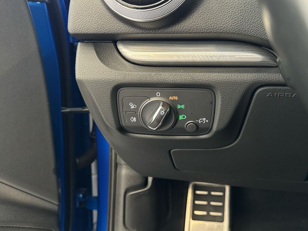 Audi A3 2018 Sininen