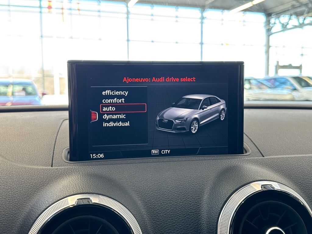 Audi A3 2018 Sininen