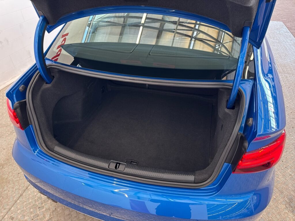 Audi A3 2018 Sininen