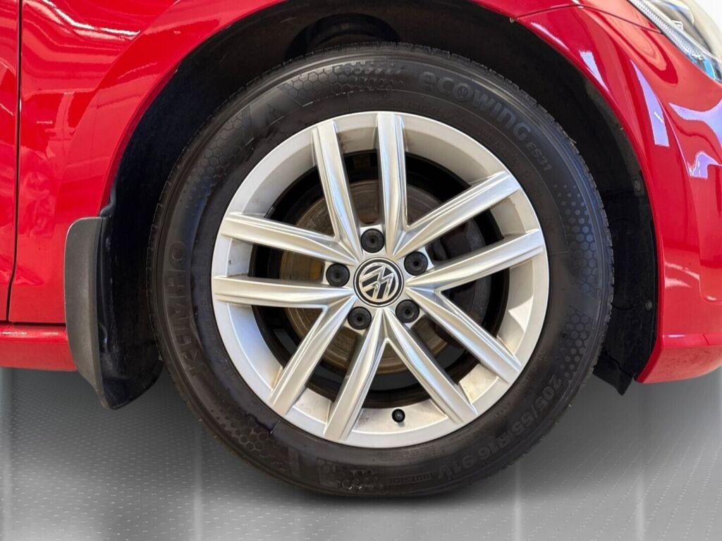 Volkswagen Golf 2018 Punainen