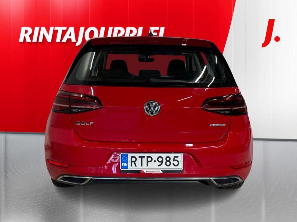Volkswagen Golf 2018 Punainen