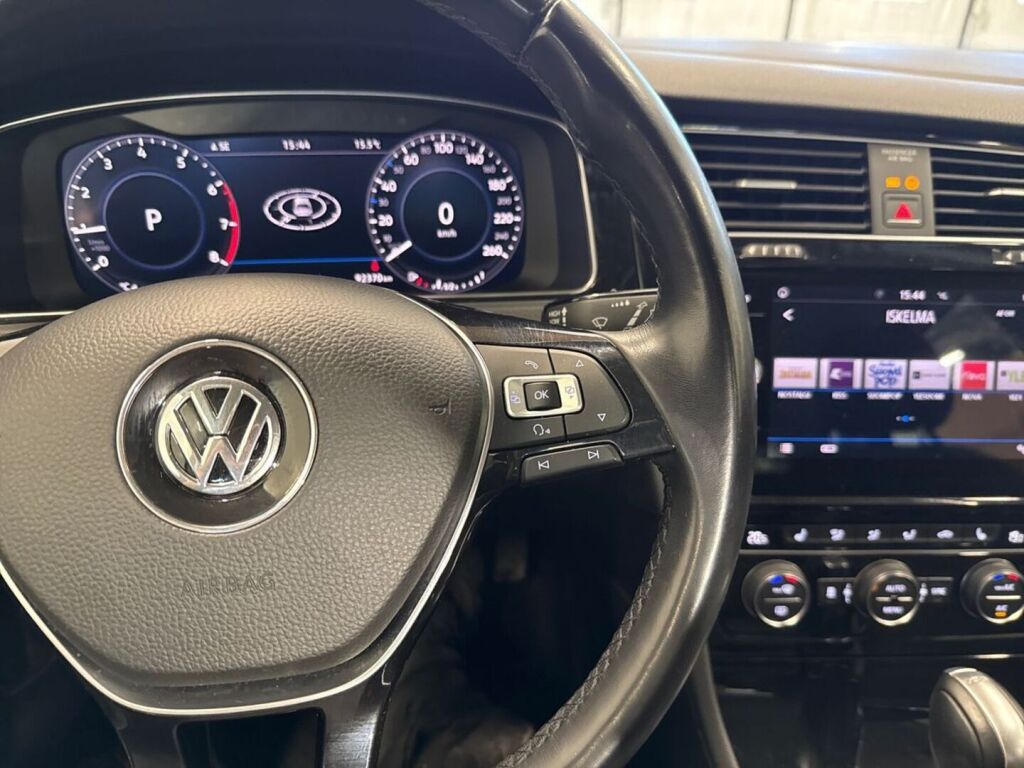 Volkswagen Golf 2018 Punainen