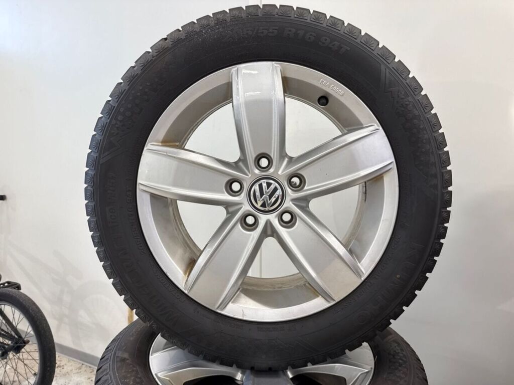 Volkswagen Golf 2018 Punainen