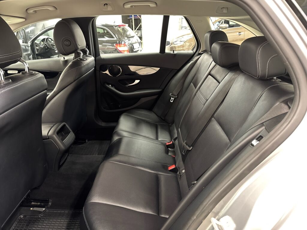 Mercedes-Benz C 2016 Musta