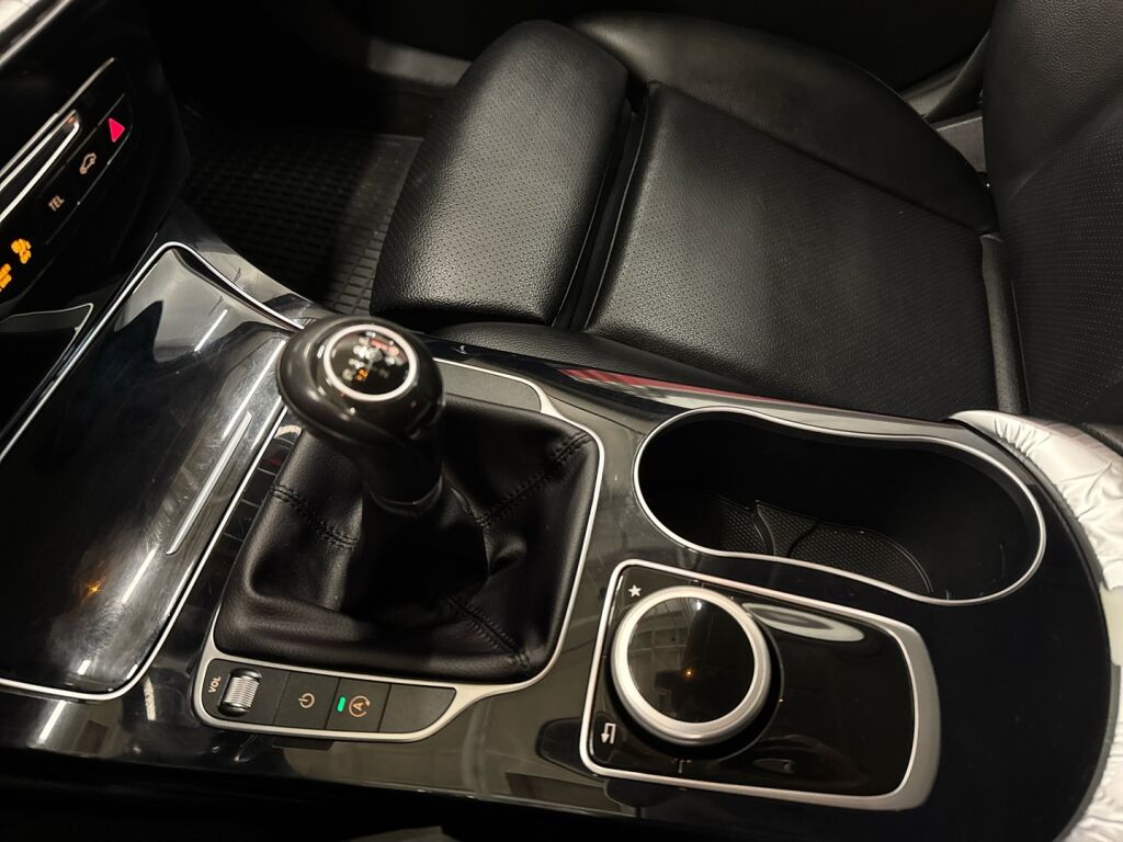 Mercedes-Benz C 2016 Musta