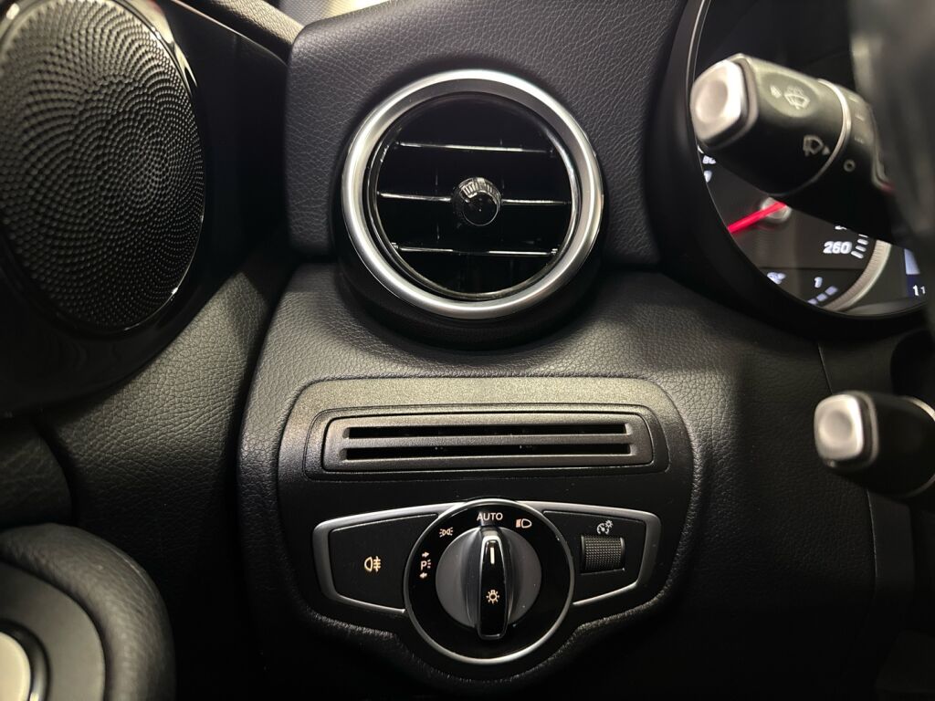 Mercedes-Benz C 2016 Musta