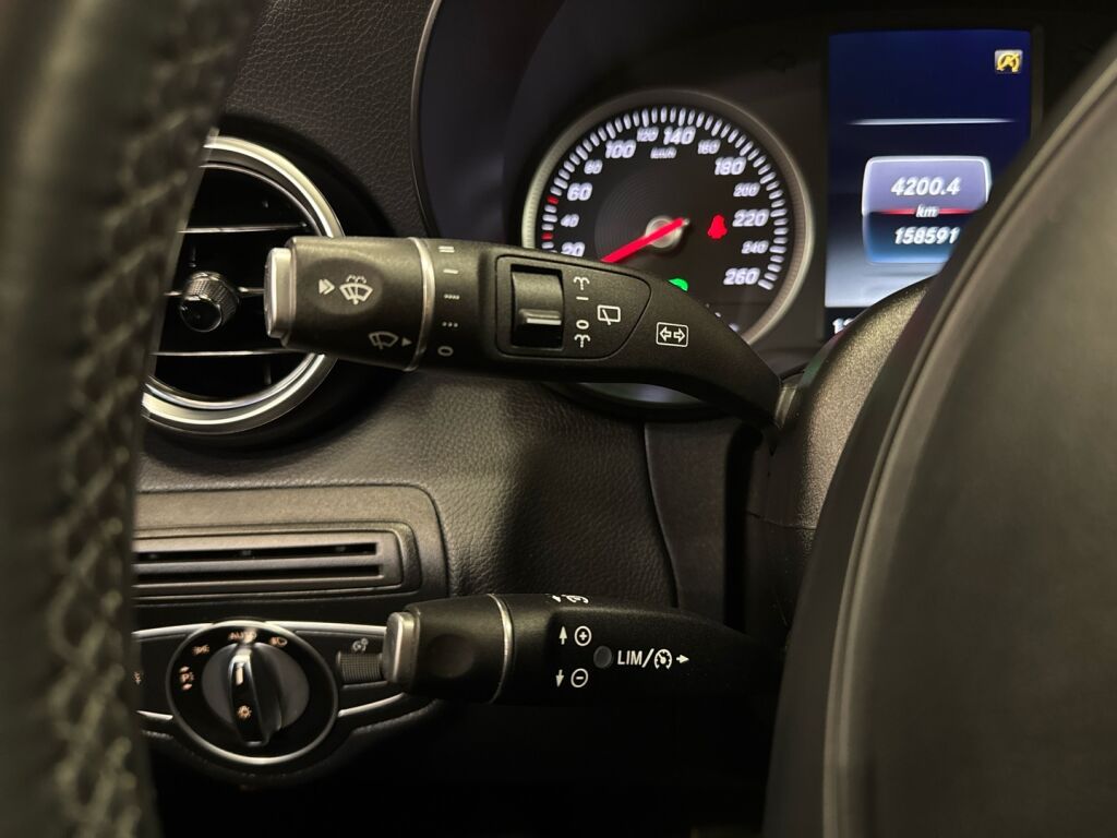 Mercedes-Benz C 2016 Musta