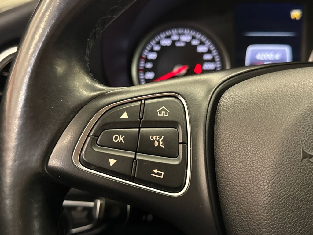 Mercedes-Benz C 2016 Musta