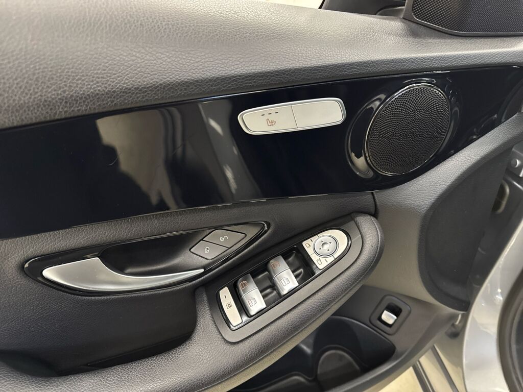 Mercedes-Benz C 2016 Musta