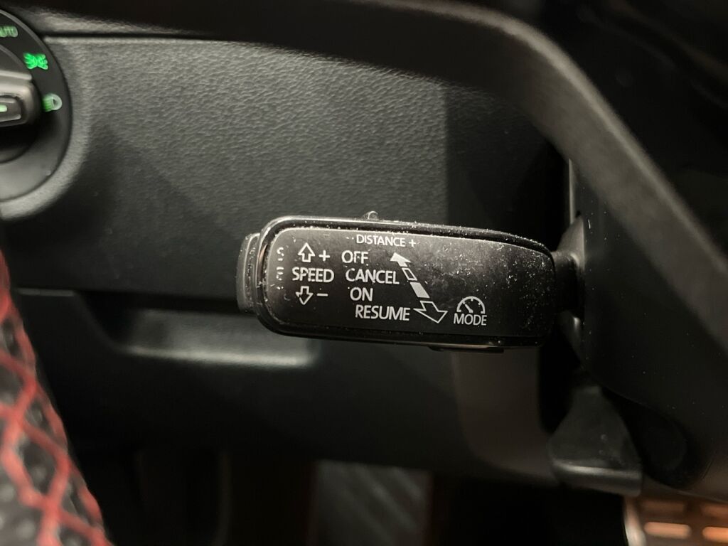 Skoda Octavia 2018 Punainen