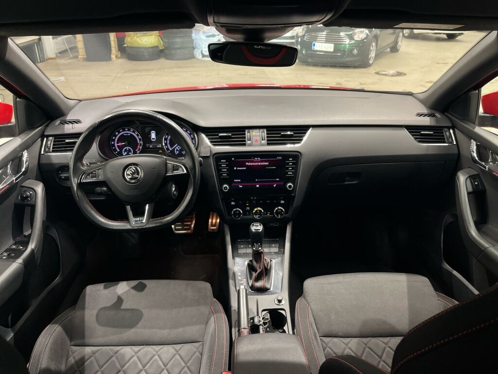 Skoda Octavia 2018 Punainen