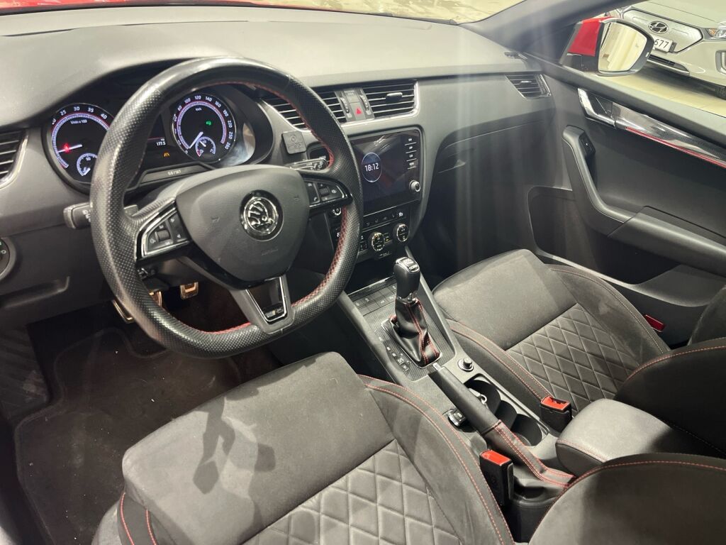 Skoda Octavia 2018 Punainen