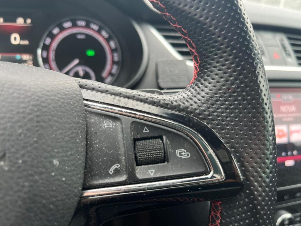 Skoda Octavia 2018 Punainen