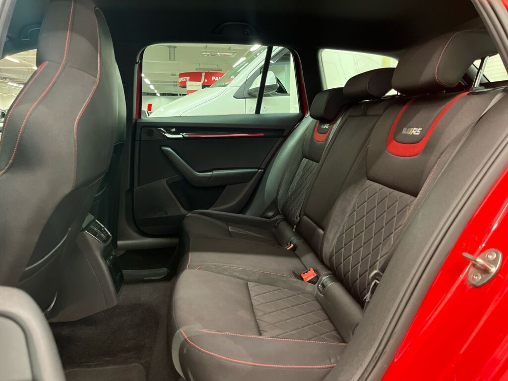 Skoda Octavia 2018 Punainen