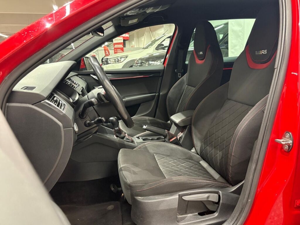 Skoda Octavia 2018 Punainen