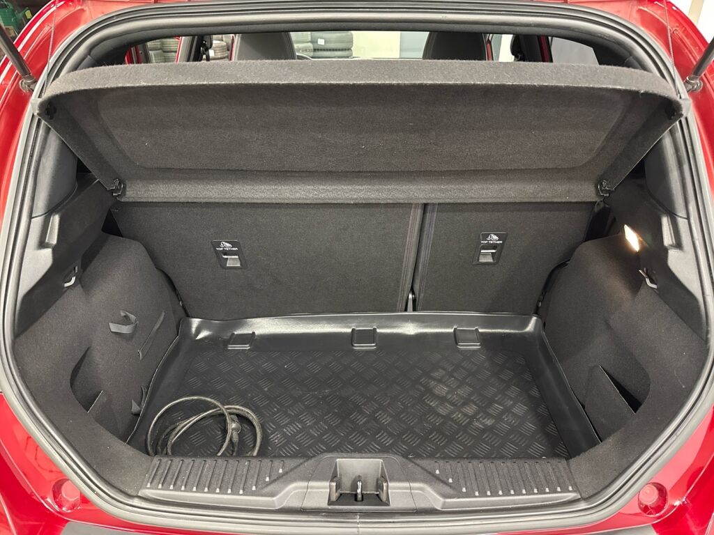 Ford Fiesta 2018 Punainen