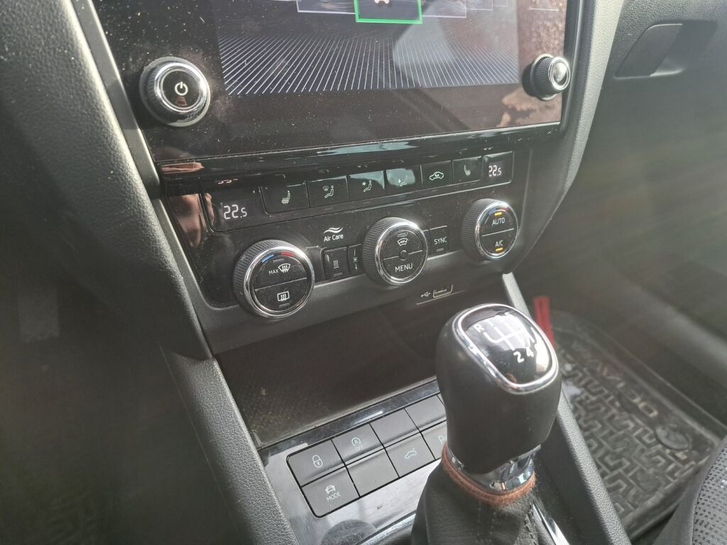 Skoda Octavia 2018 Ruskea (beige)