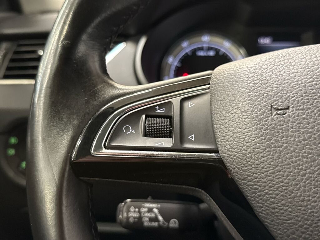 Skoda Octavia 2018 Ruskea (beige)