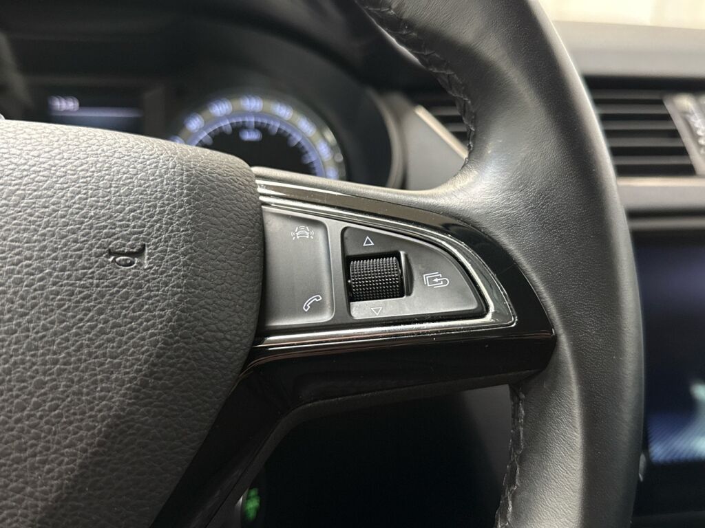 Skoda Octavia 2018 Ruskea (beige)