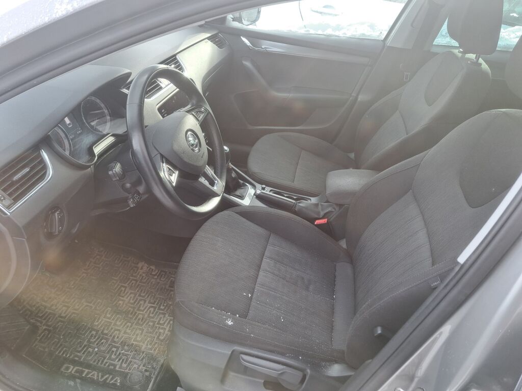 Skoda Octavia 2018 Ruskea (beige)