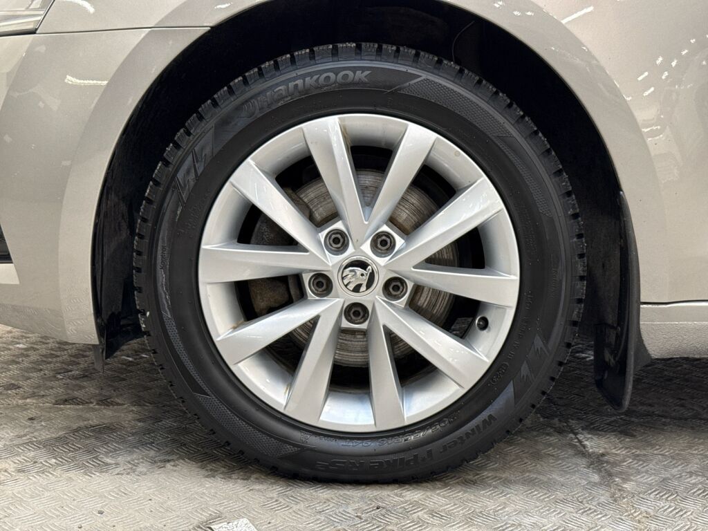 Skoda Octavia 2018 Ruskea (beige)