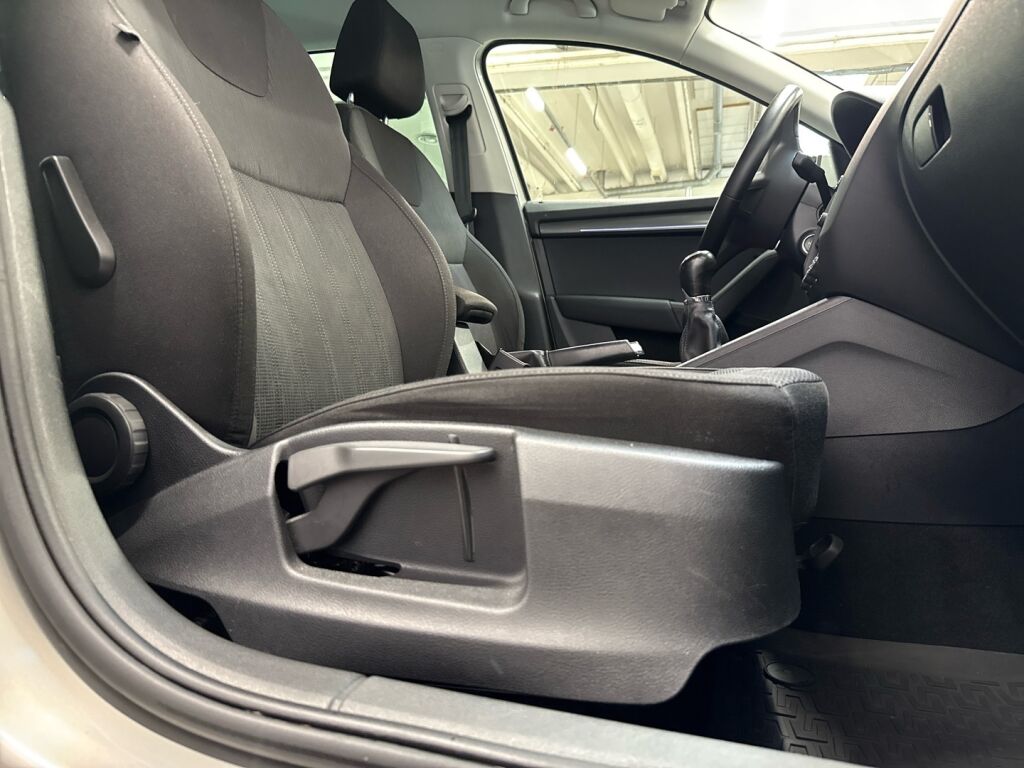 Skoda Octavia 2018 Ruskea (beige)