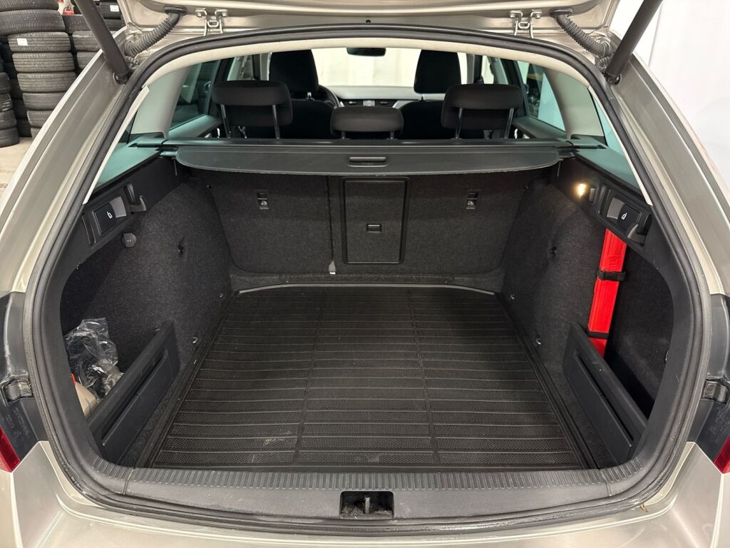 Skoda Octavia 2018 Ruskea (beige)