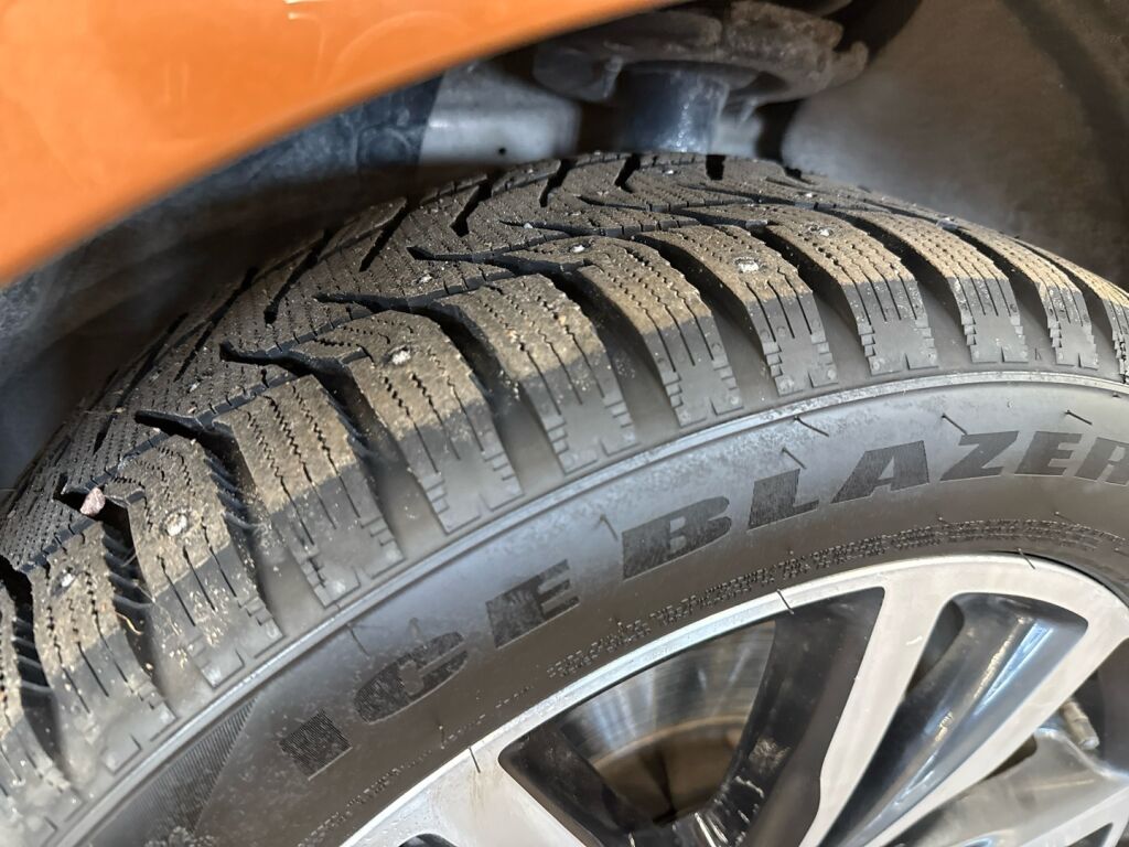 Ford Kuga 2018 Ruskea (beige)