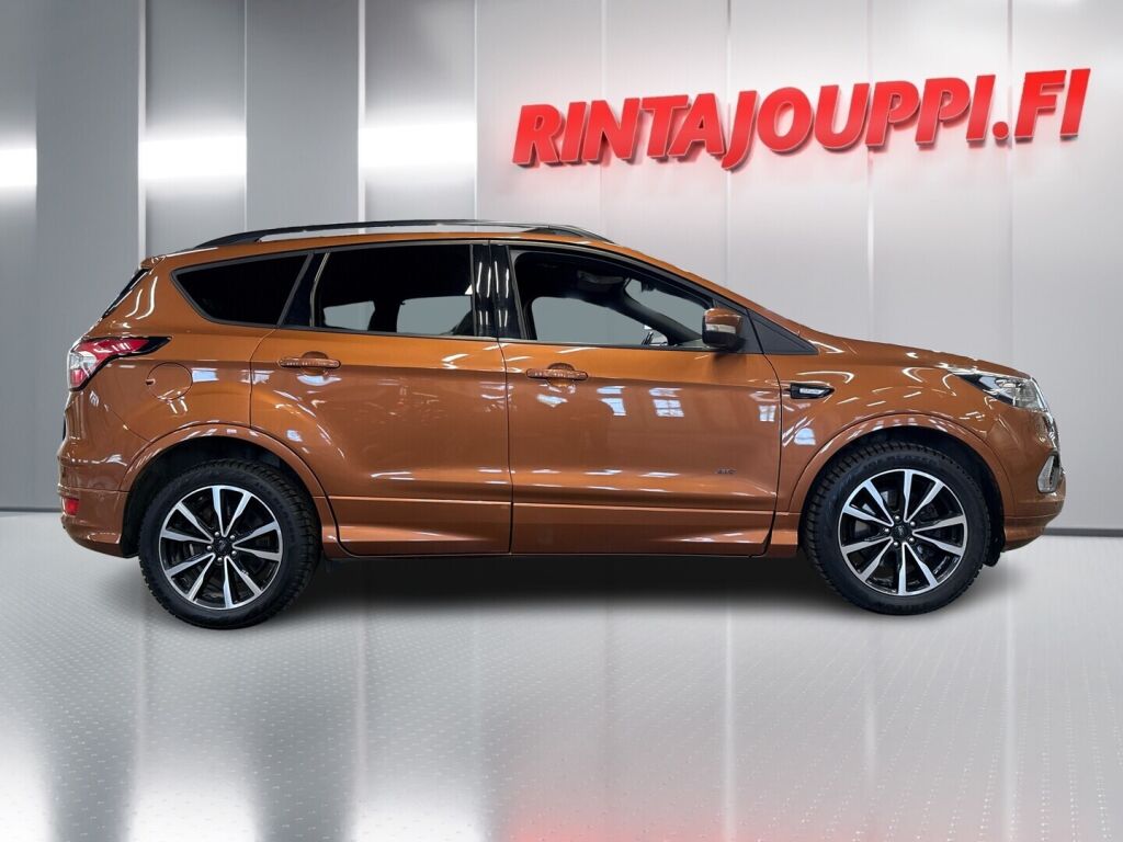 Ford Kuga 2018 Ruskea (beige)