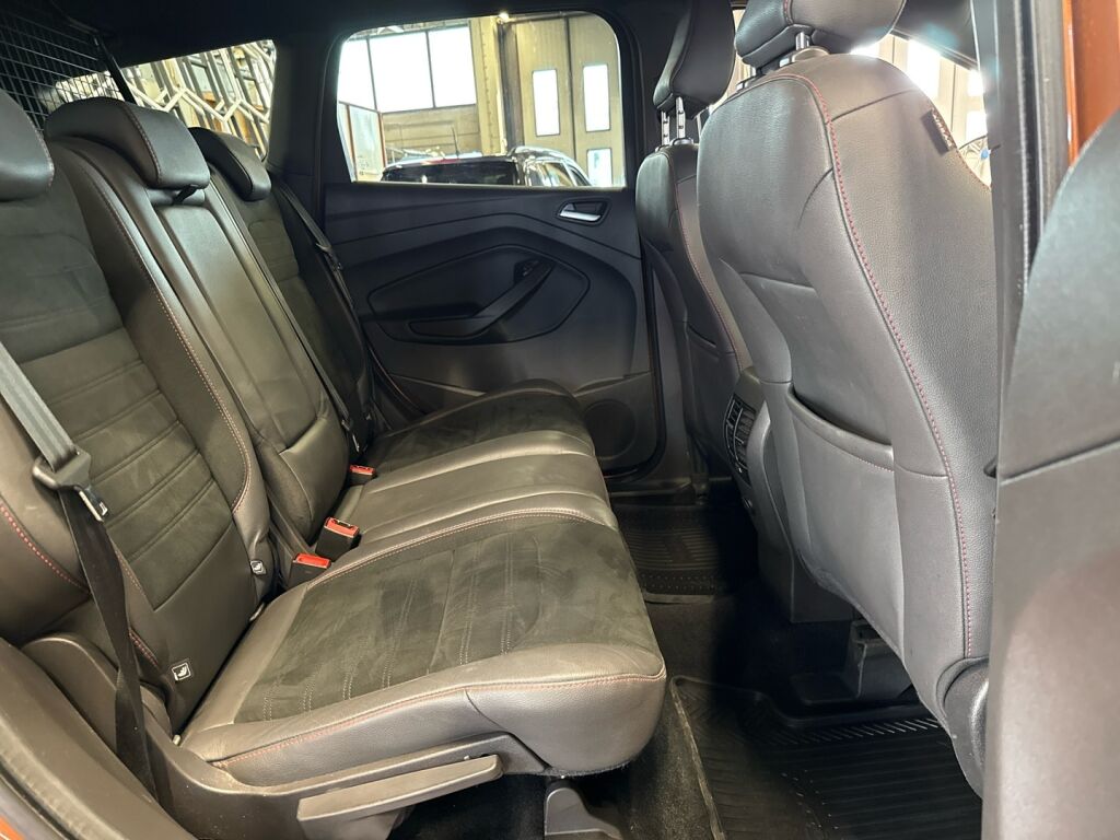 Ford Kuga 2018 Ruskea (beige)