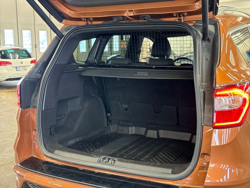 Ford Kuga 2018 Ruskea (beige)