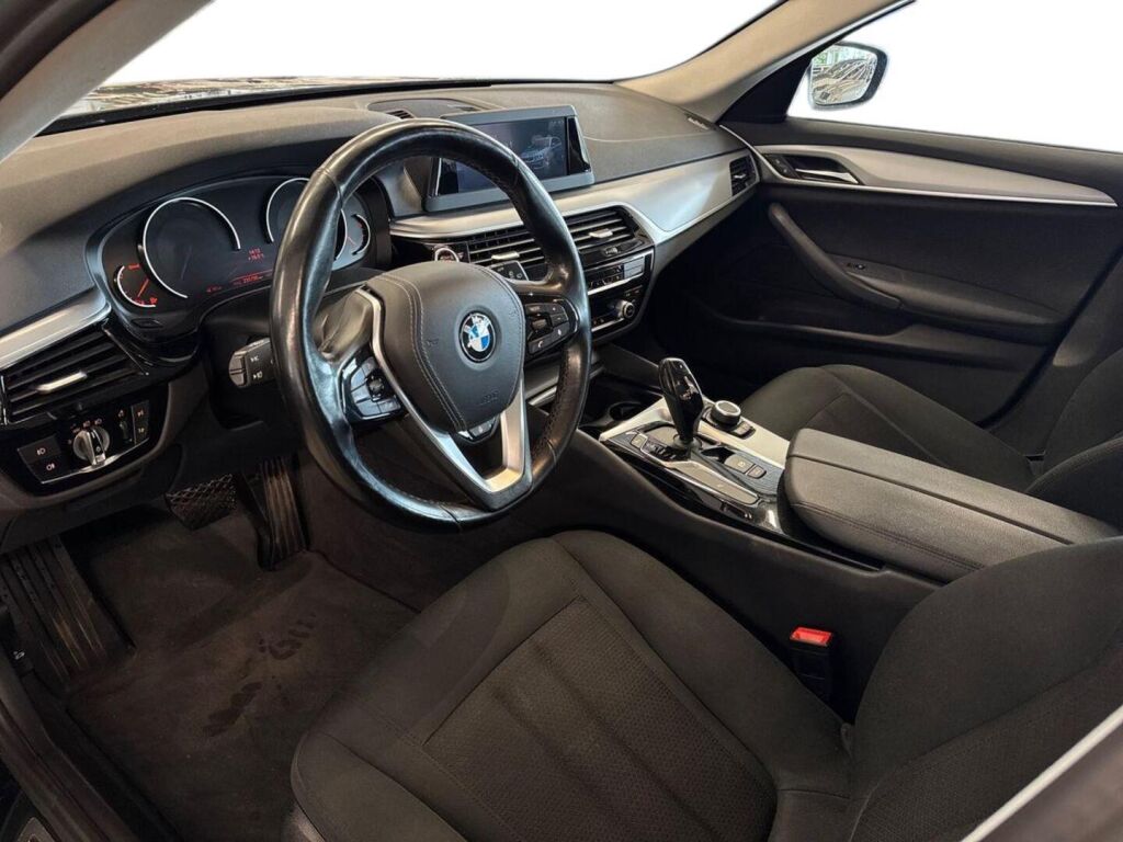 BMW 520 2019 Musta