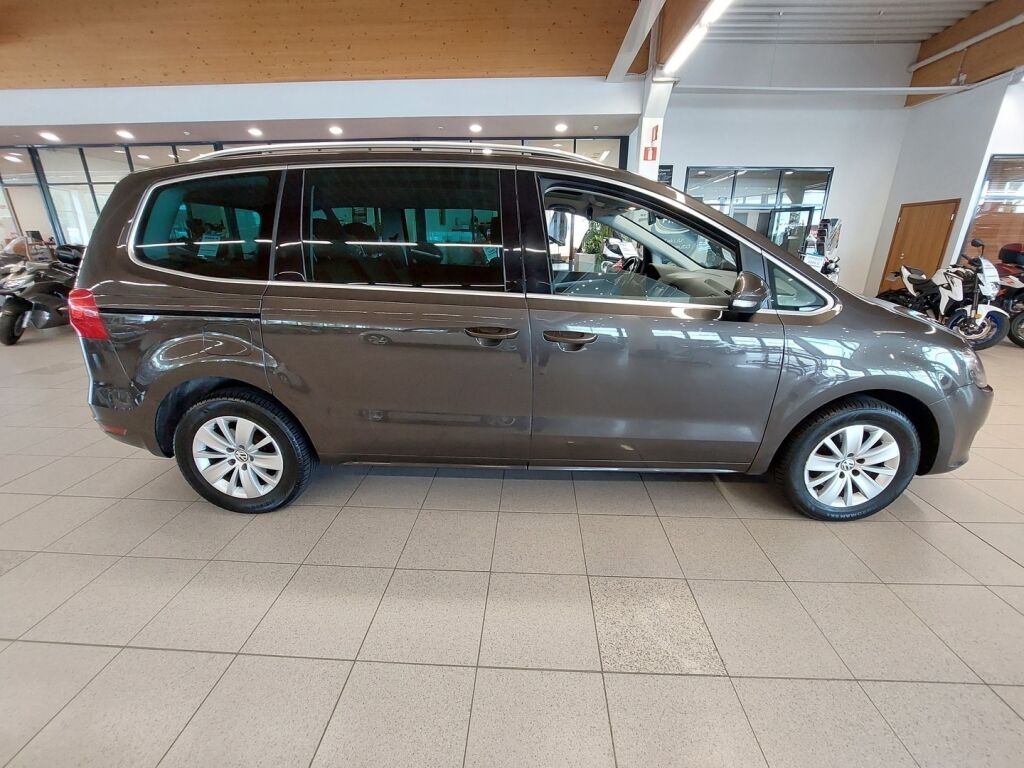 Volkswagen Sharan 2015 Ruskea (beige)