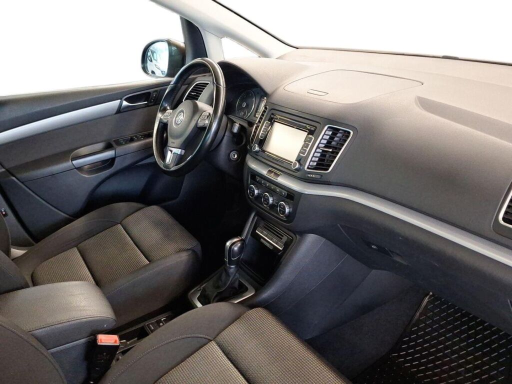 Volkswagen Sharan 2015 Ruskea (beige)
