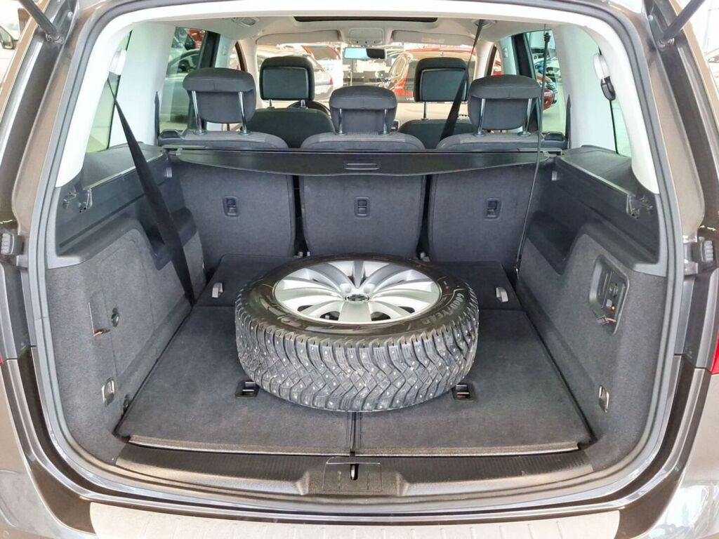 Volkswagen Sharan 2015 Ruskea (beige)
