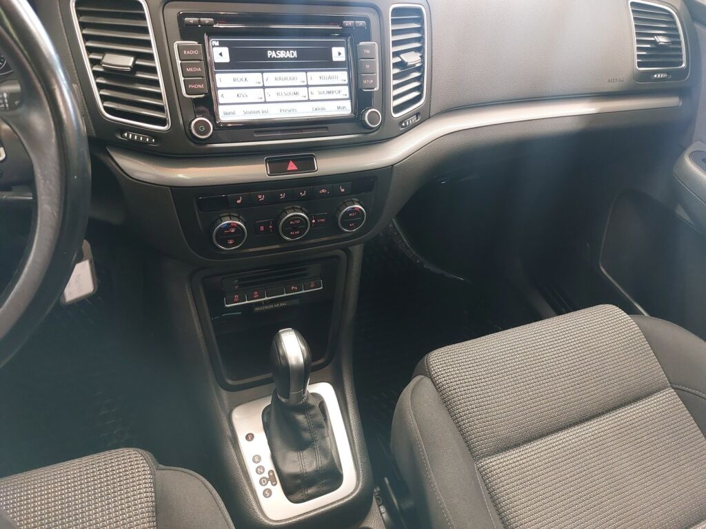 Volkswagen Sharan 2015 Ruskea (beige)