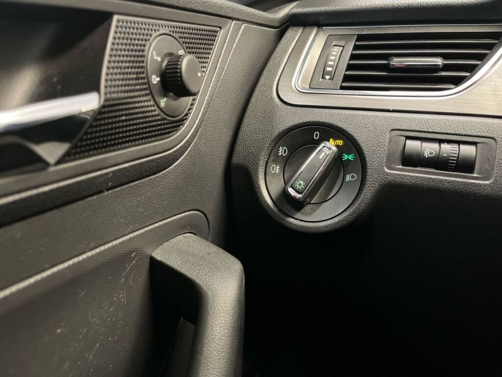 Skoda Rapid 2018 Sininen