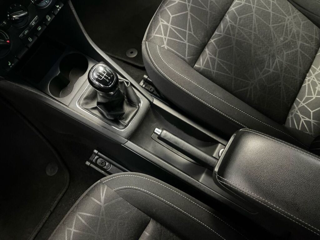 Skoda Rapid 2018 Sininen