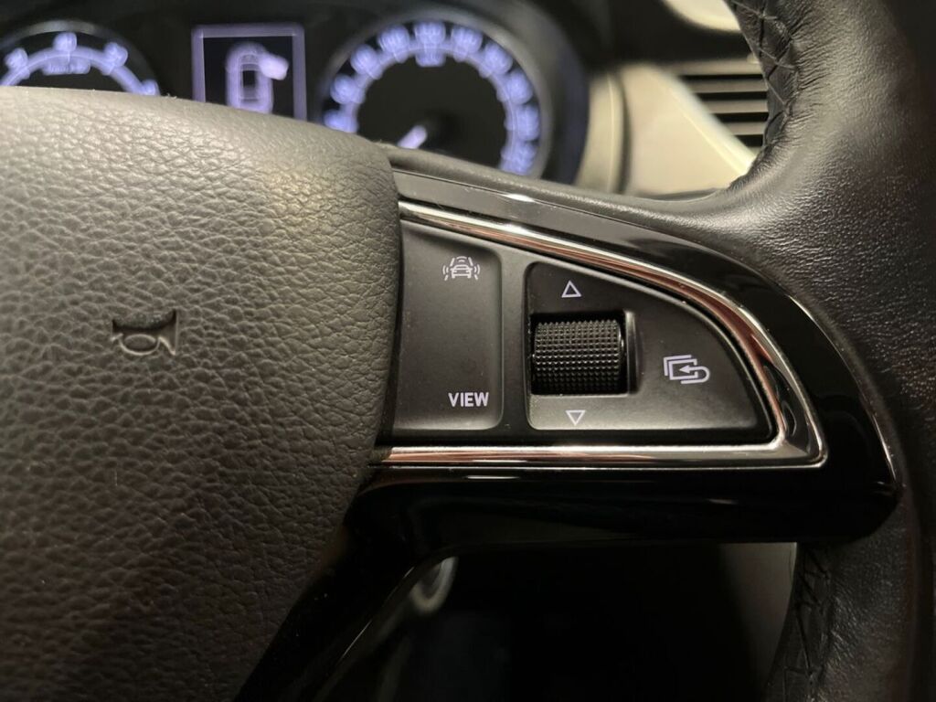 Skoda Rapid 2018 Sininen