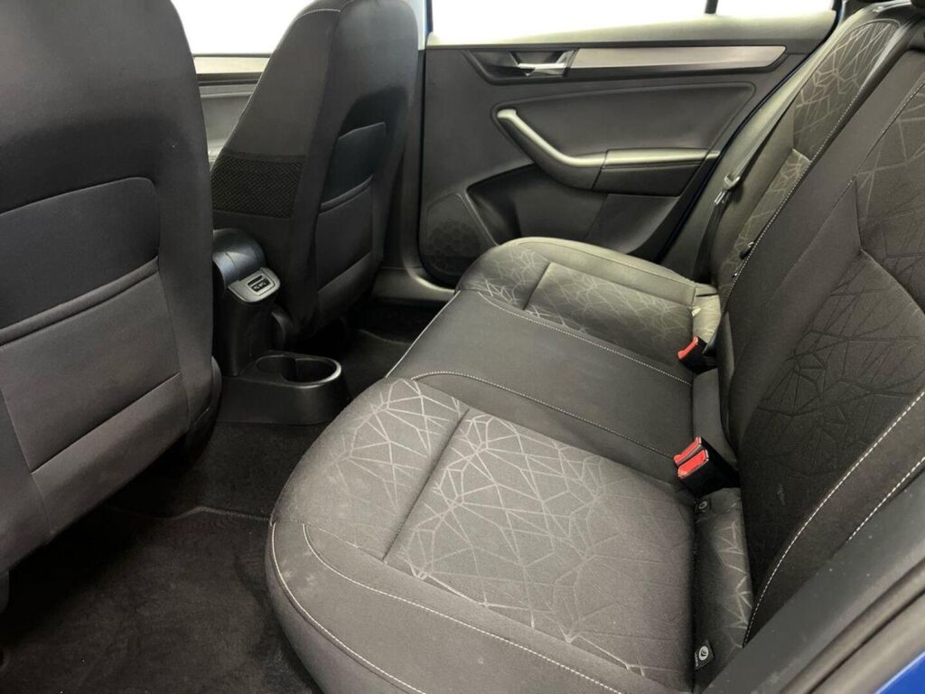 Skoda Rapid 2018 Sininen