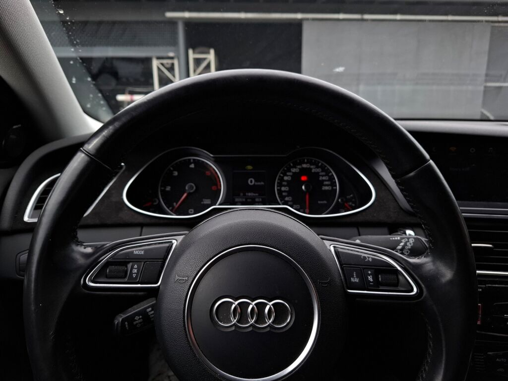 Audi A4 2013 Punainen