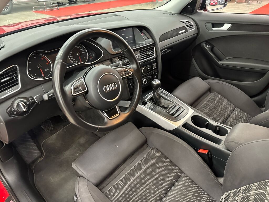 Audi A4 2013 Punainen