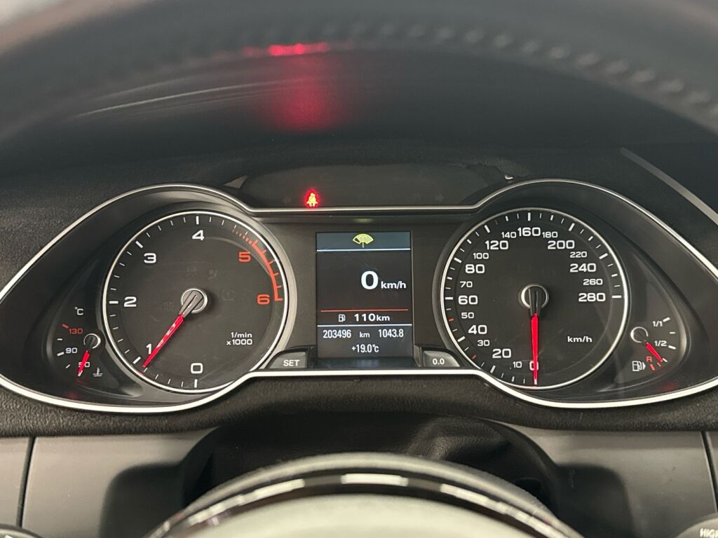 Audi A4 2013 Punainen
